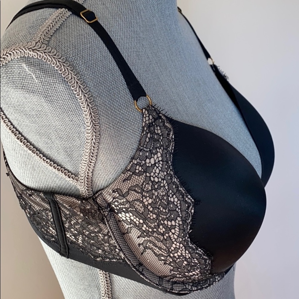 NWOT VERY SEXY VICTORIA’S SECRET BRA